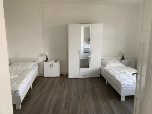Troisdorf Apartment | Sleek Apartment in Troisdorf