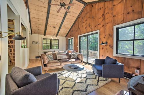 Wilmington House | Sleek Cabin with Deck, 8 Miles to Mount Snow and Hikes