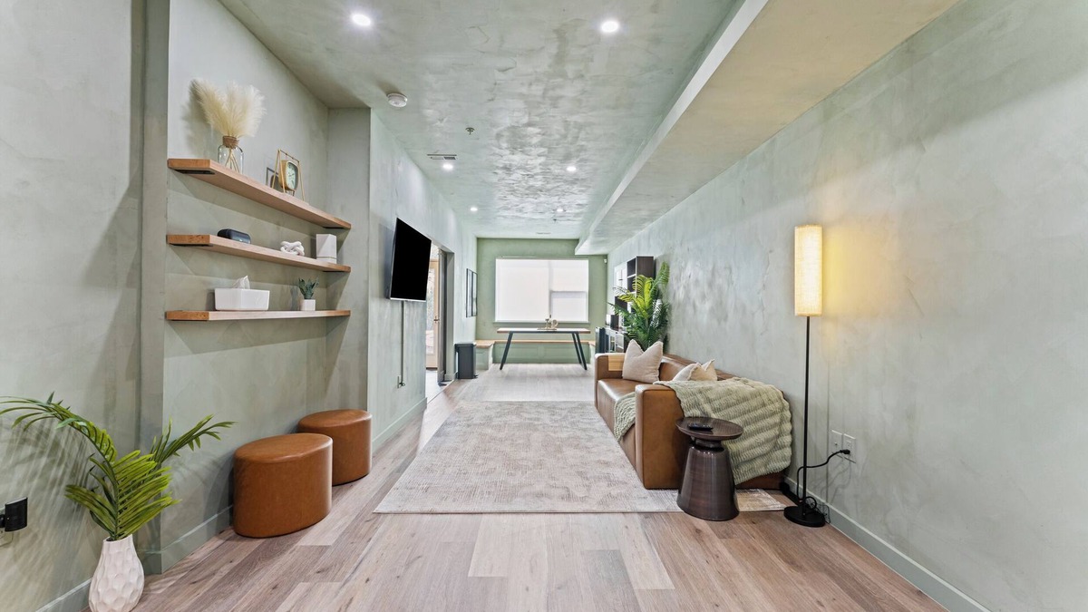 Washington House | Sleek & Cozy DC Oasis 1BR/1BA w/Accessible backyard