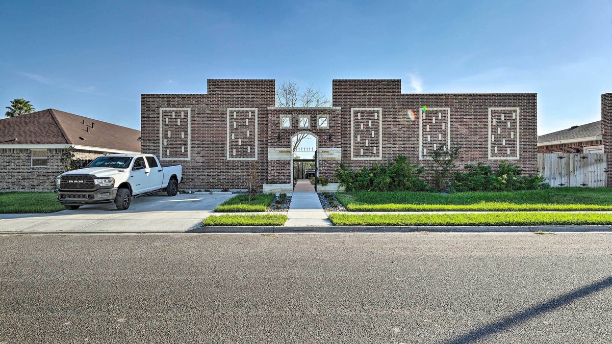Edinburg Apartment | Sleek Edinburg Home Near Shopping & Hiking!