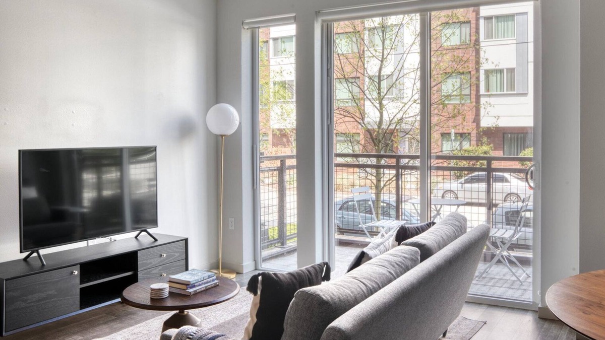 Yesler Terrace Apartment | Sleek First Hill Jr 1BR w/Gym, Lounge & Rooftop, nr Park, by Blueground