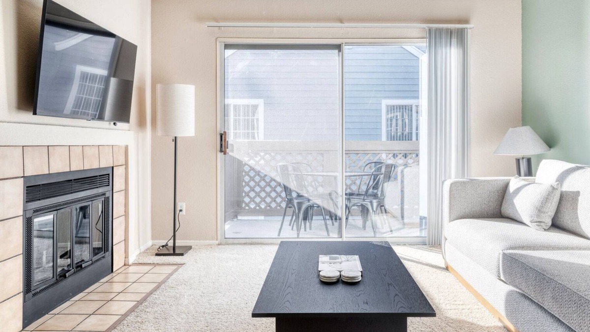 Foster City Apartment | Sleek Foster City 2BR w/Gym, Pool & W/D, nr San Pedro Sq, by Blueground