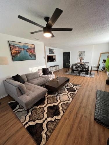 Northwest Dallas Apartment | SLEEK LUXE GEM DownTown Dallas 2Bd 2Ba
