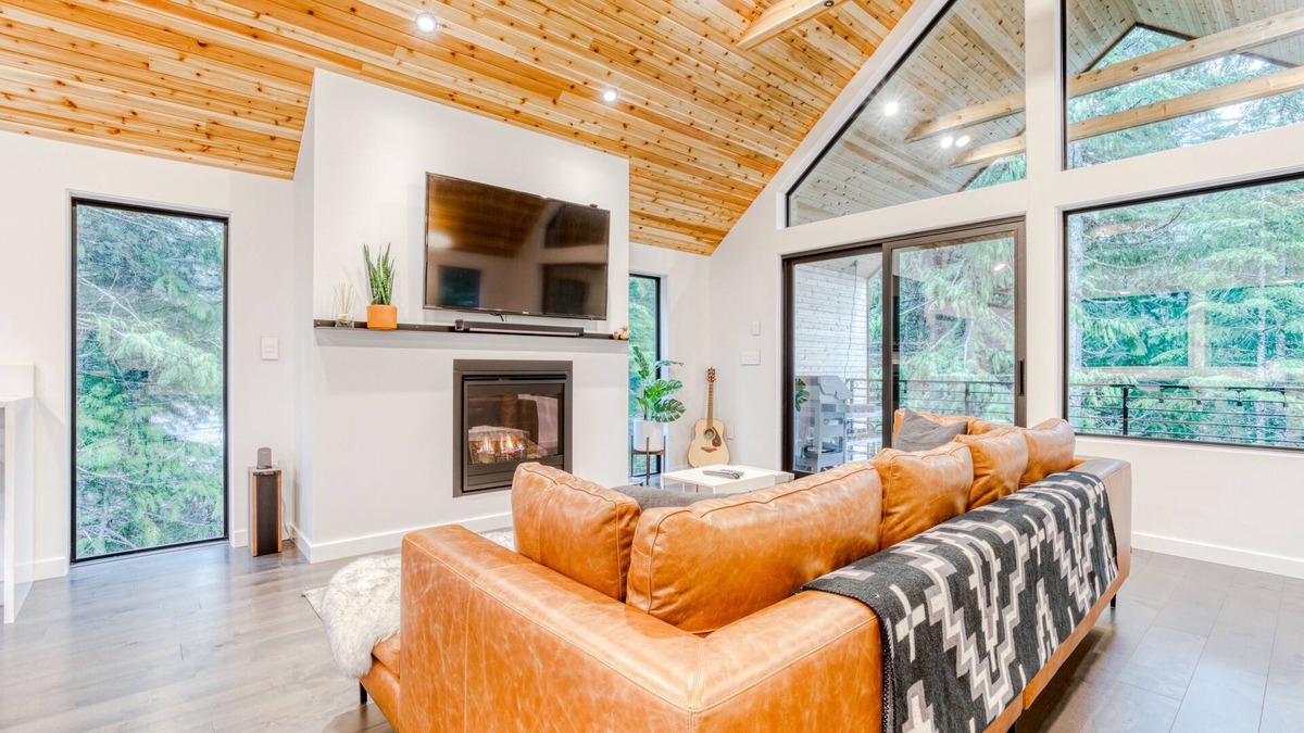 Government Camp House | Sleek, Modern Home in Town with Forest Views, Fire Table, WiFi - Walk to Skiing
