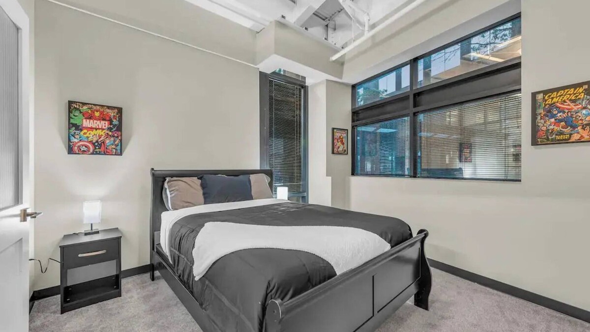 Waldron Apartment | Sleek, modern loft minutes from Airport, FAST Wifi