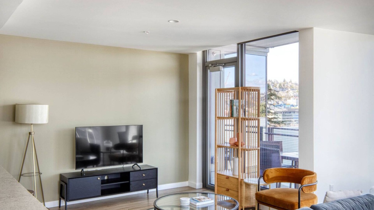 South Lake Union Apartment | Sleek South Lake Union 2BR w/Gym & Roof, nr downtown, by Blueground