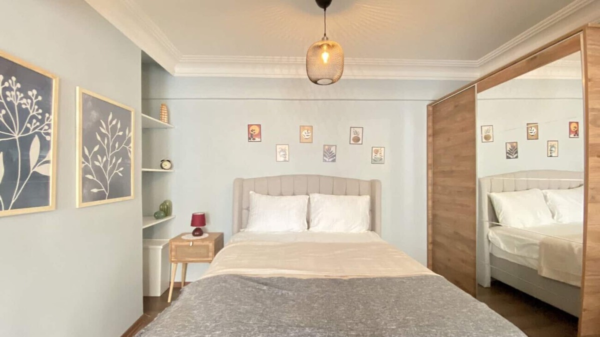 Gumussuyu Mahallesi Apartment | Sleek Studio Flat in Beyoglu with Central Location