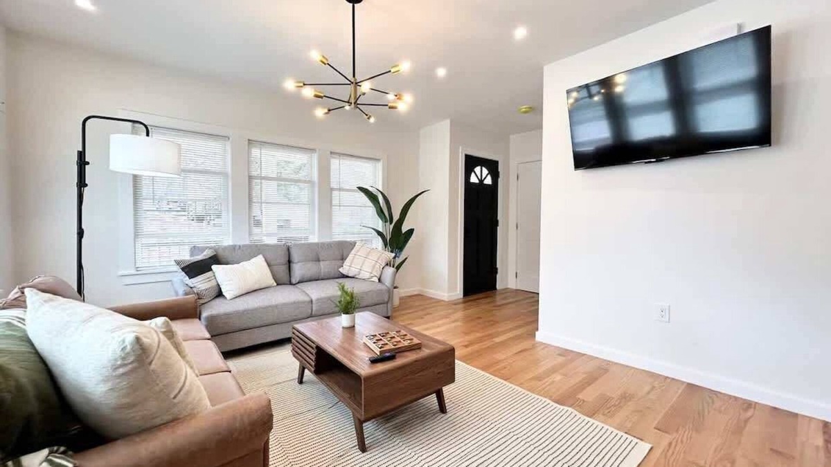 Arlington Apartment | Sleek & Stylish Condo Retreat, 2BA, W/D