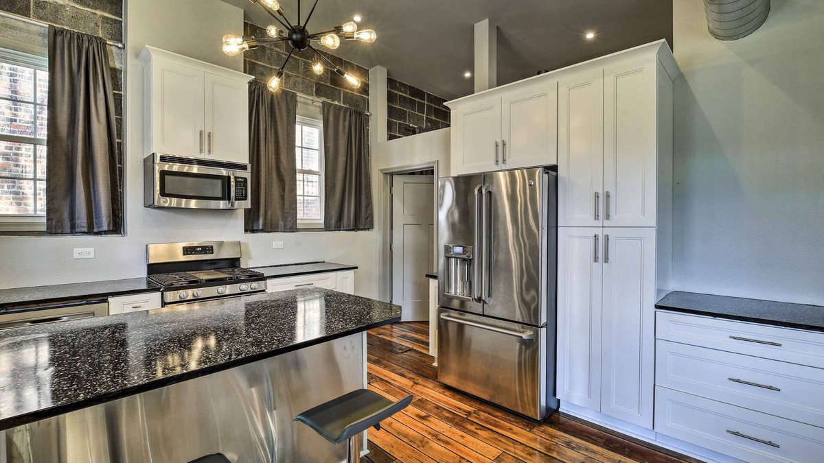 Wytheville Apartment | Sleek Wytheville Apartment Near Food + Drink!