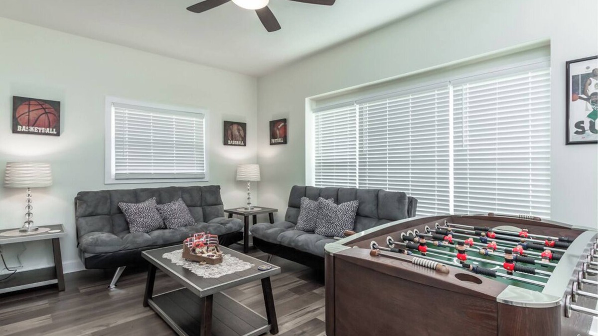 Pico-Union Apartment | Sleep 10 in 4BR 2BA near LA Convention Center DTLA