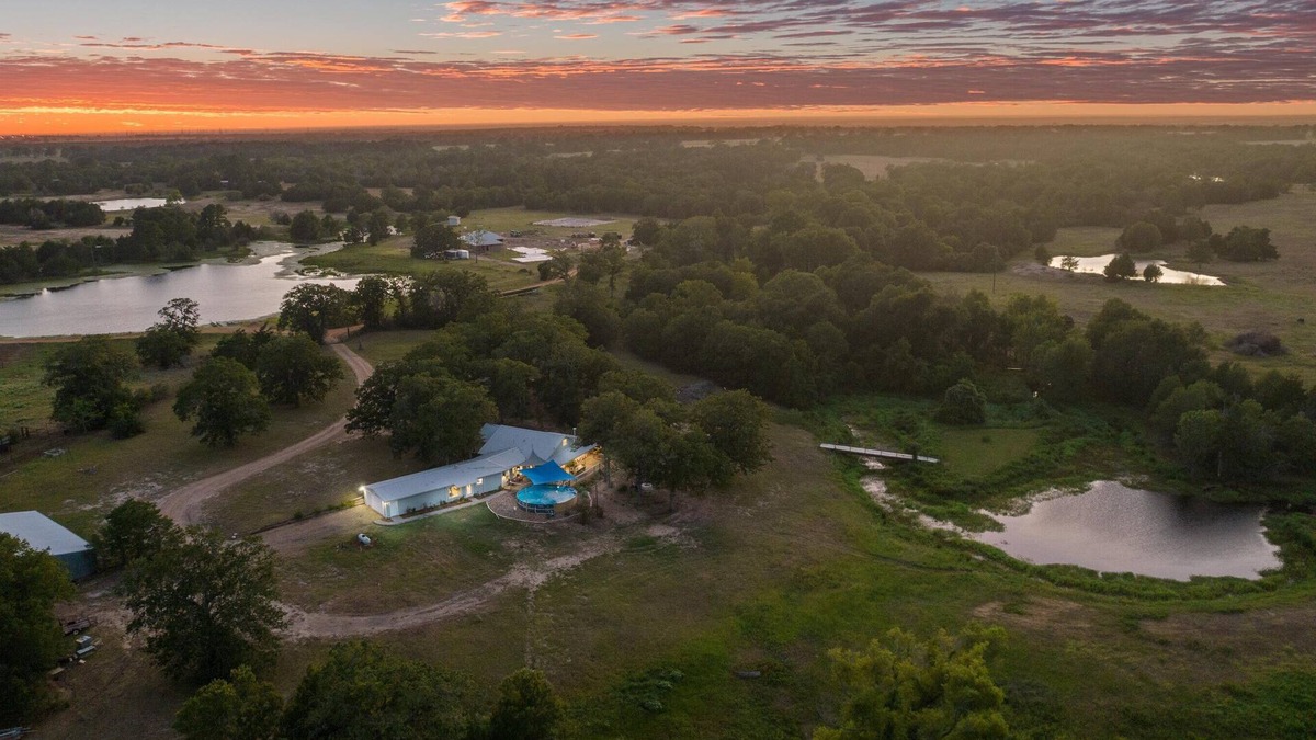 La Grange House | Sleep 40+ Lakeside Retreat on 53 Acre Ranch