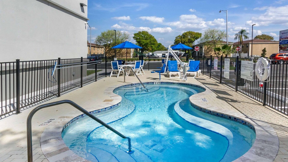 Sun Bay South Hotel | Sleep Inn & Suites Tampa South
