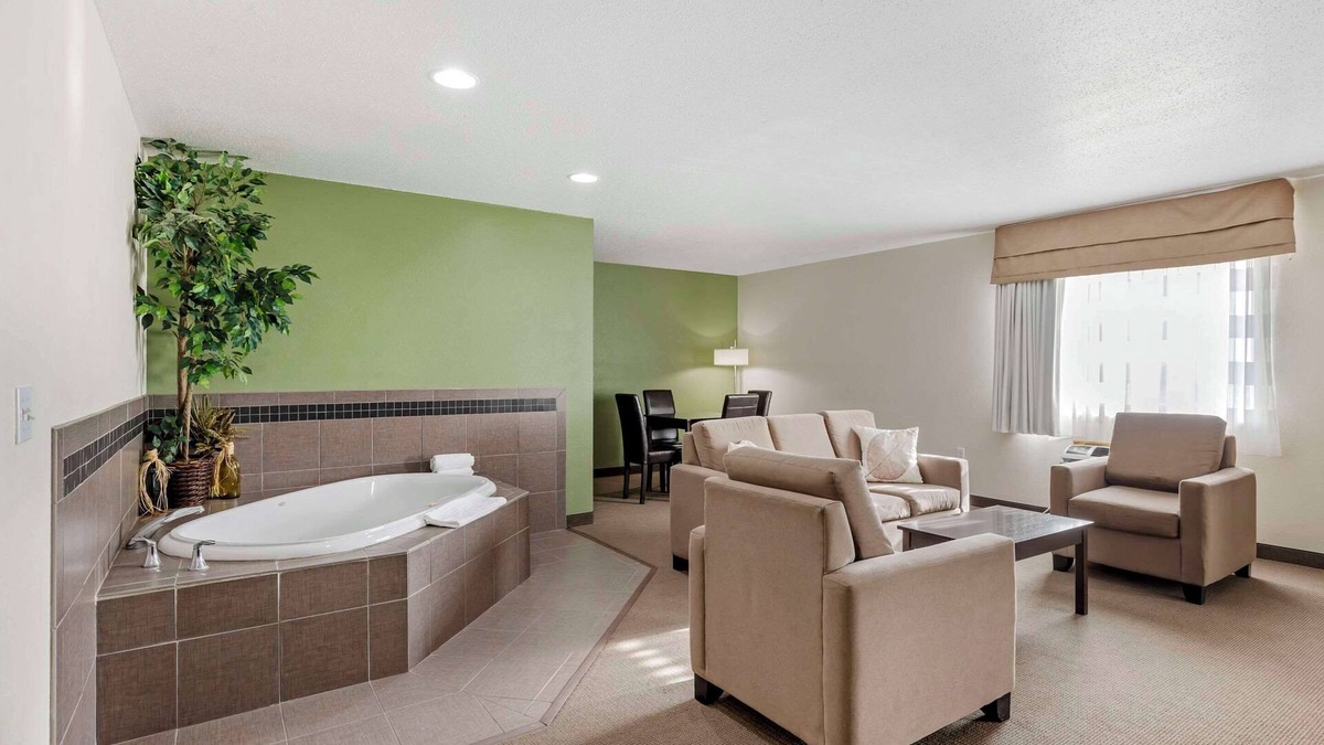 Charles City Hotel | Sleep Inn & Suites