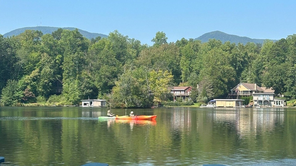 Landrum Apartment | Sleep Lakeside in Our Cozy Boathouse with Mtn Views