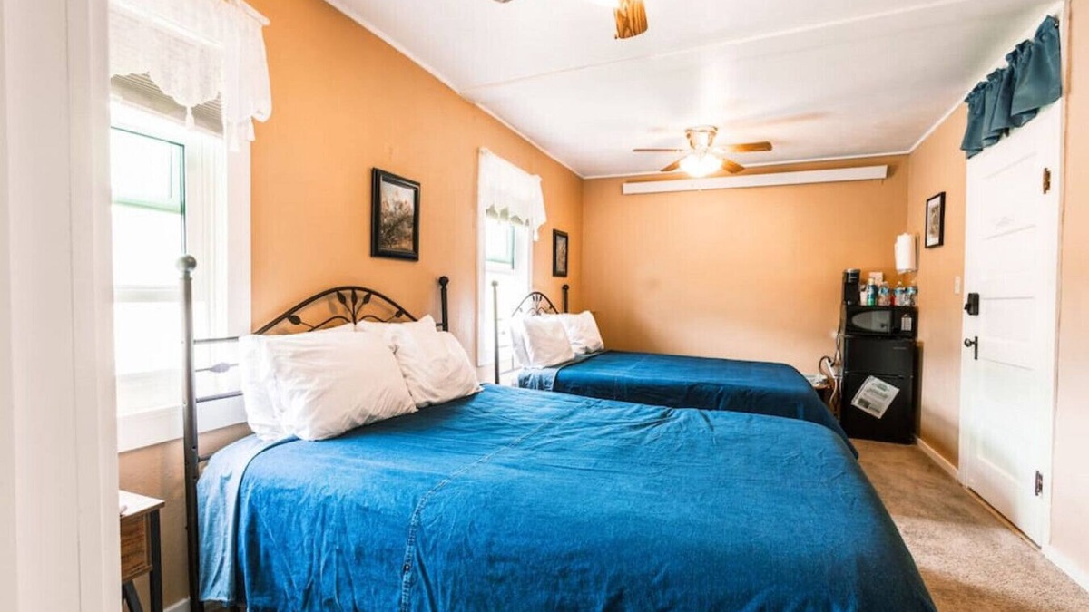 Centennial Apartment | Sleep up to 4 - 2 Queens in Historic Centennial Hotel