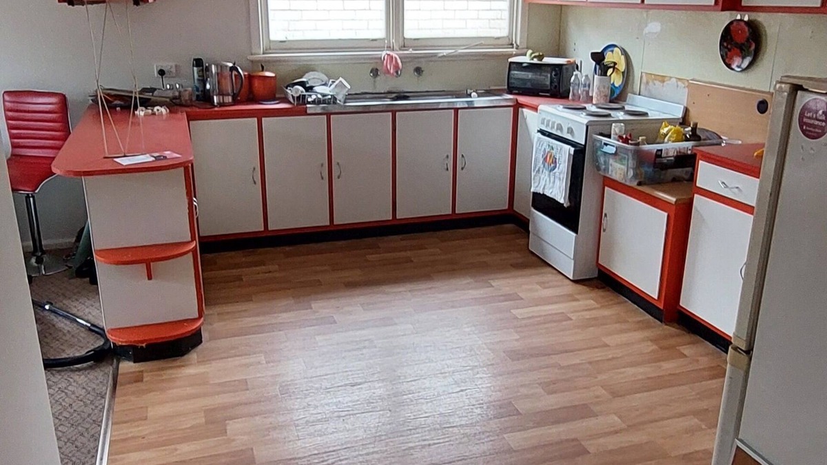 Toora House | sleep up to 8 great family home with back yard shop across the road