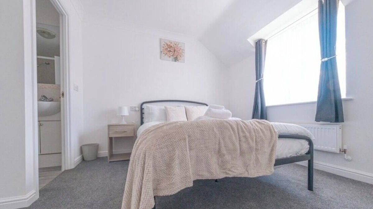 Corby House | Sleep5- FamilyFriendly- PrivateGarden- FreeParking