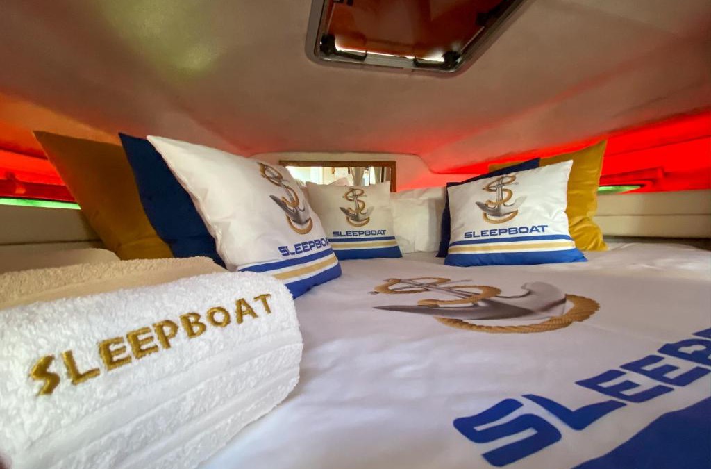 Campanha Boat Rental | SLEEPBOAT YACHT