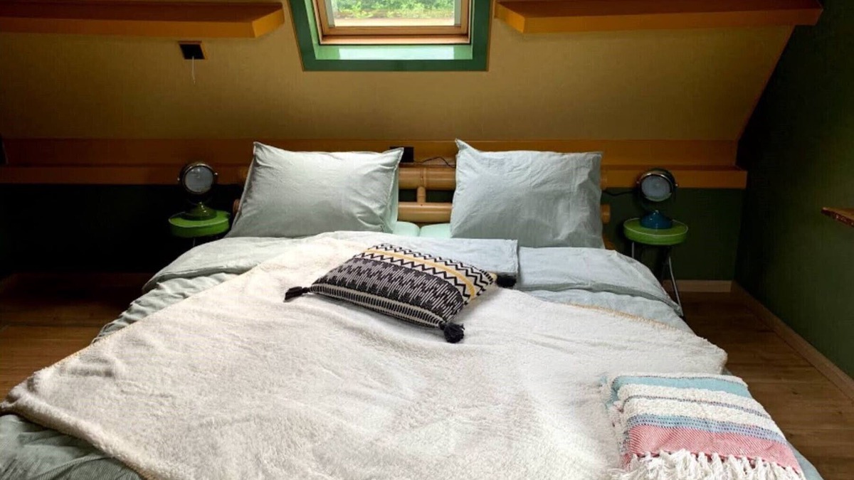 Roderesch Apartment | Sleeping among the owls at Oeroeboeroe