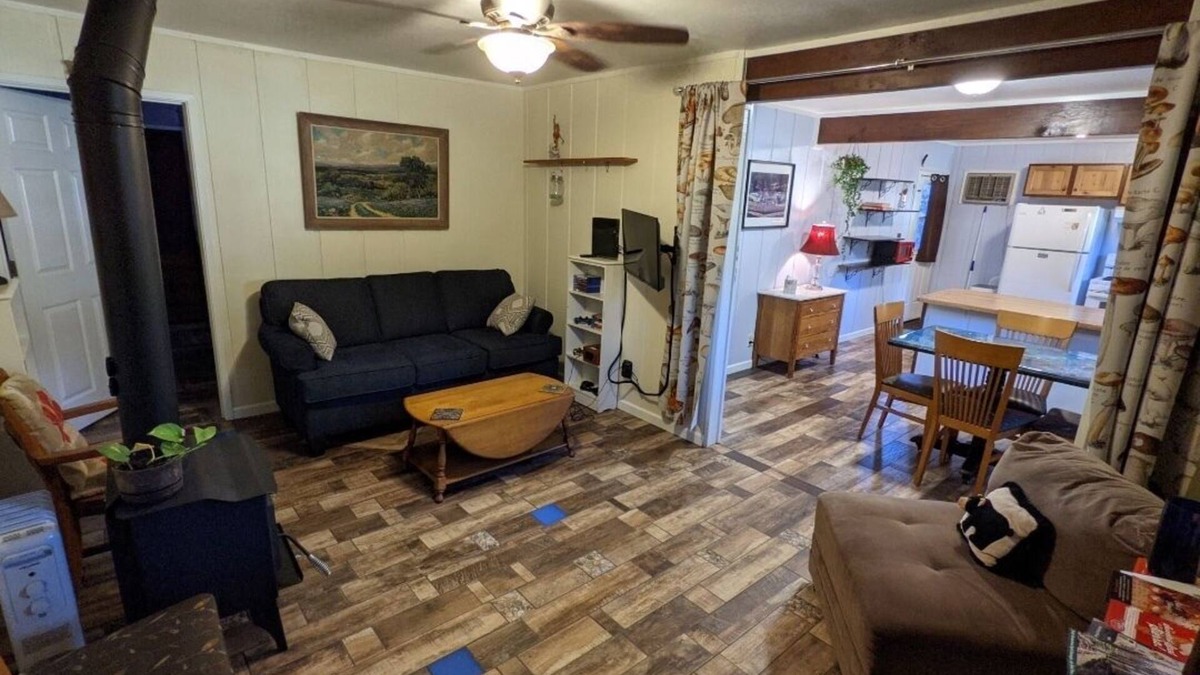 Oakhurst Cabin | Sleeping Wolf Guest House