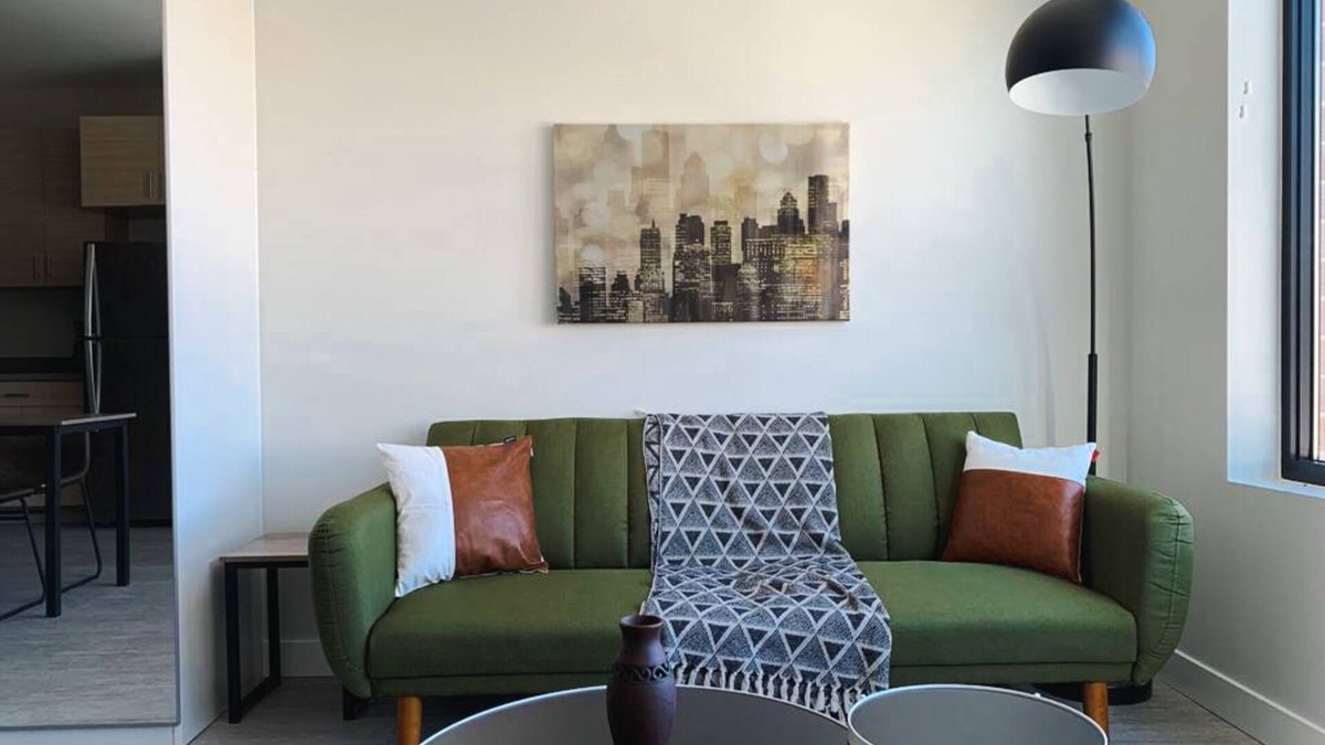 Des Moines Apartment | Sleepover: Extraordinary Studio + Gym- Des Moinesn