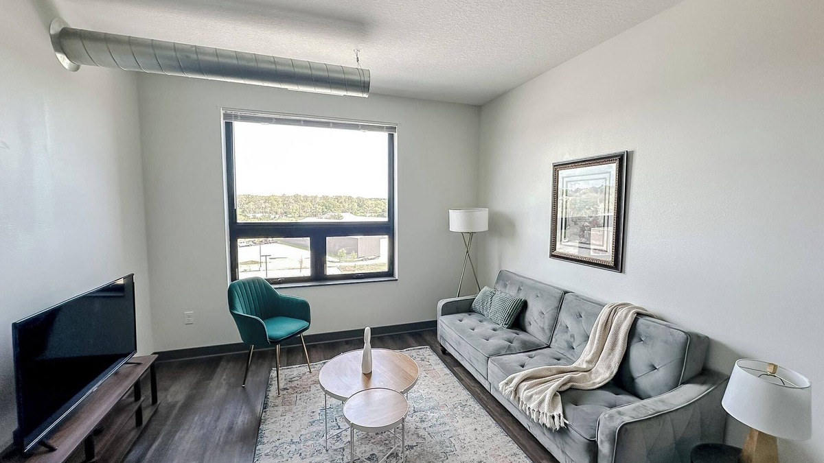 West Des Moines Apartment | Sleepover: Marvelous 1BD/1BA + High Ceilings - Des Moines