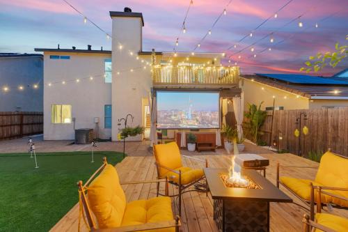 Southwestern Sacramento House | Sleeps 10 Elegant Retreat Hot Tub, Games,Golf