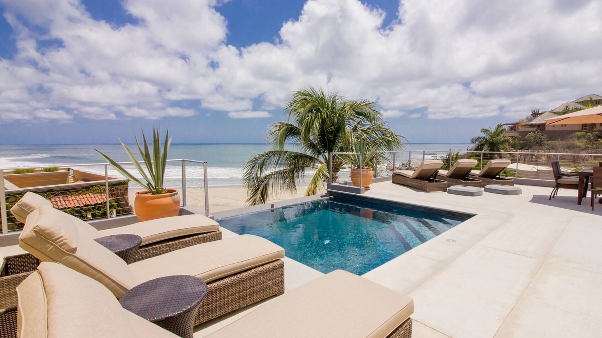 Santa Maria Huatulco House | Sleeps 10 OceanFront Surfing Bocana Beach Villa NenaRubio pool.NEW STARLINK WiFi