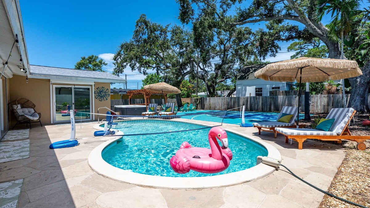Madeira Beach House | Sleeps 10 Pool Hot Tub Sport Court Pool Table
