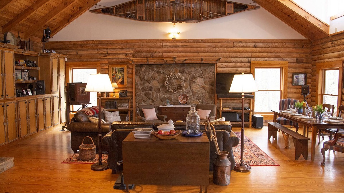 Arnoldsville Cabin | Sleeps 12, 4 bedrooms 3 full baths, 2 full kitchens, 4 TVs, space/views/nature!