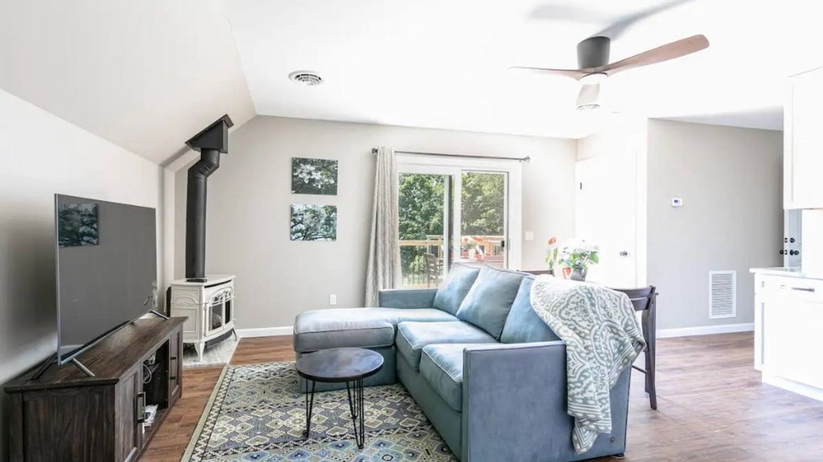 Essex Junction Apartment | Sleeps 12: Apt & 3 rooms with common area and deck