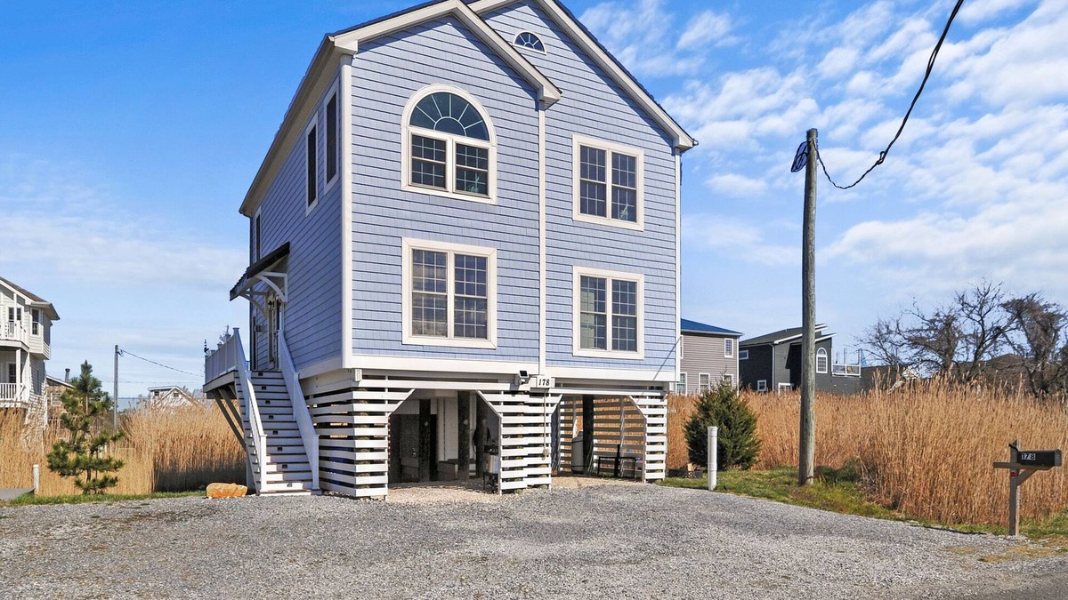 Frederica House | Sleeps 12. Near Bowers Beach, DE Turf, Speedway, AF Base, Casino. New Listing!