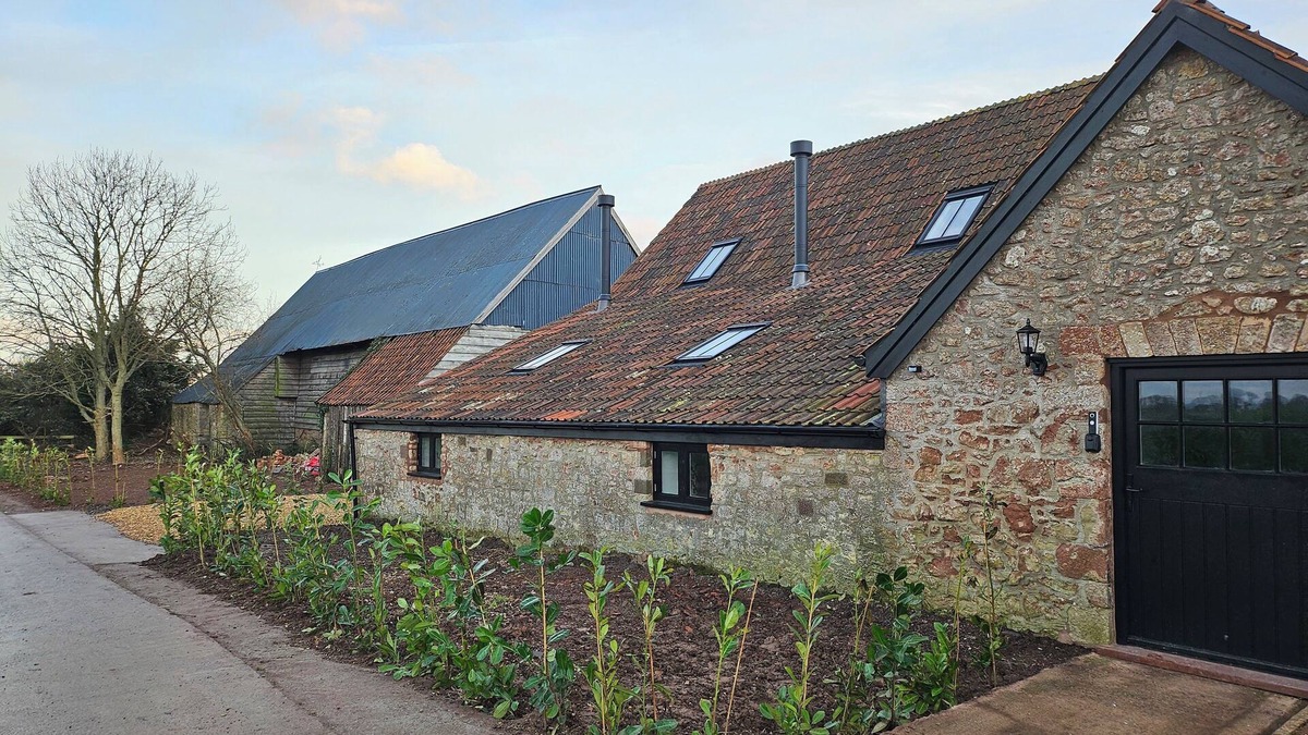 Fiddington House | Sleeps 12, Stunning, Dog Friendly, Hot Tub, Rural