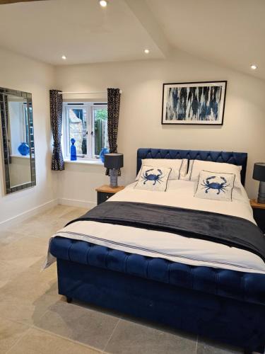Fiddington House | Sleeps 12, Stunning, Dog Friendly, Hot Tub, Rural