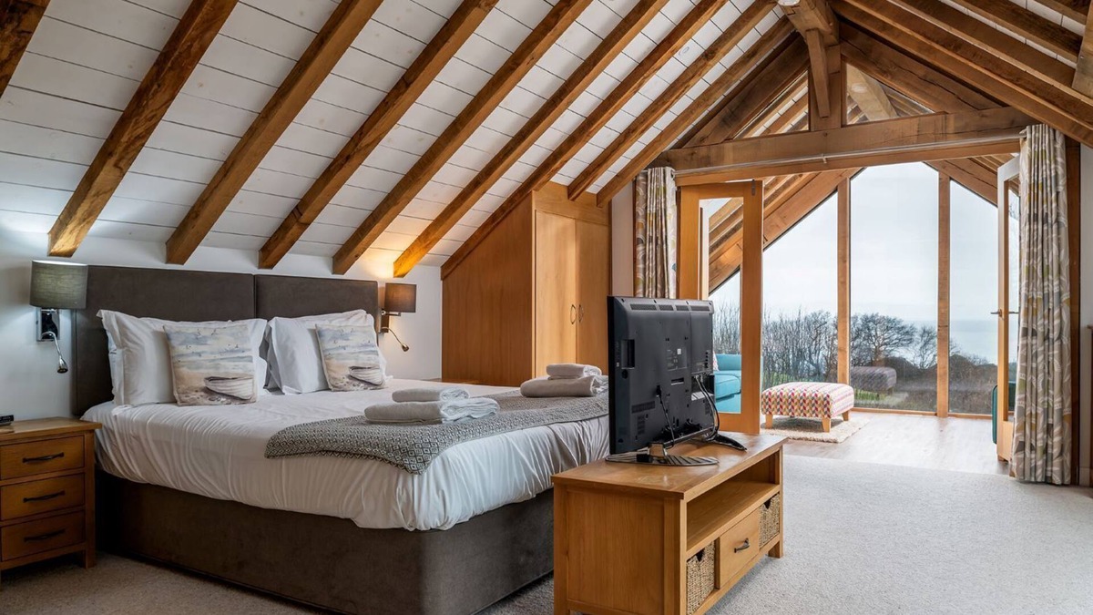 Watermouth House | Sleeps 12, swimming pool, sea views, games rooms