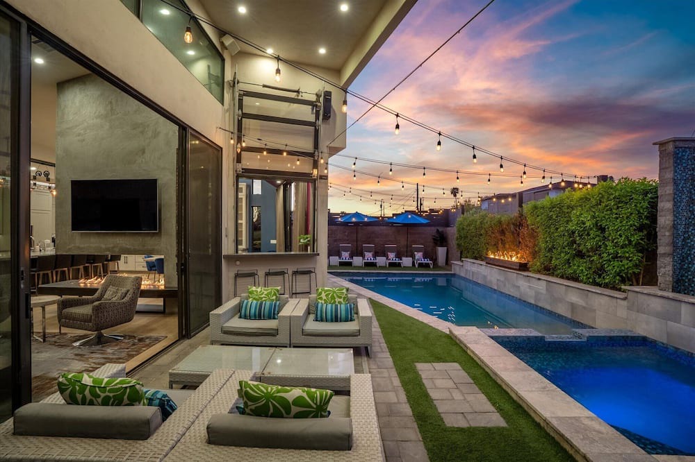 Southwest Village House | Sleeps 12/Walk to Old Town/Pool/Spa/Patio Misting/Putting Green