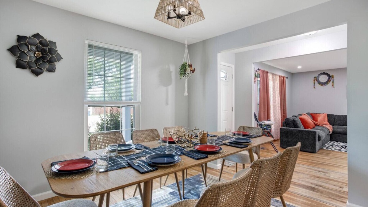 Maryland Heights House | Sleeps 13, 10 min to Airport