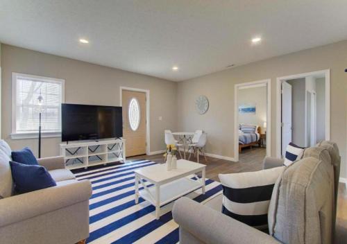 Vermilion House | Sleeps 16 Large Groups 2 Full Homes In Vermilion