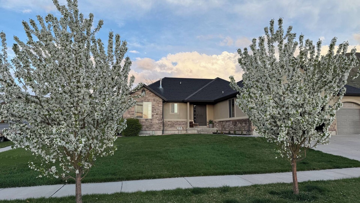 Payson House | Sleeps 16- Moutain View