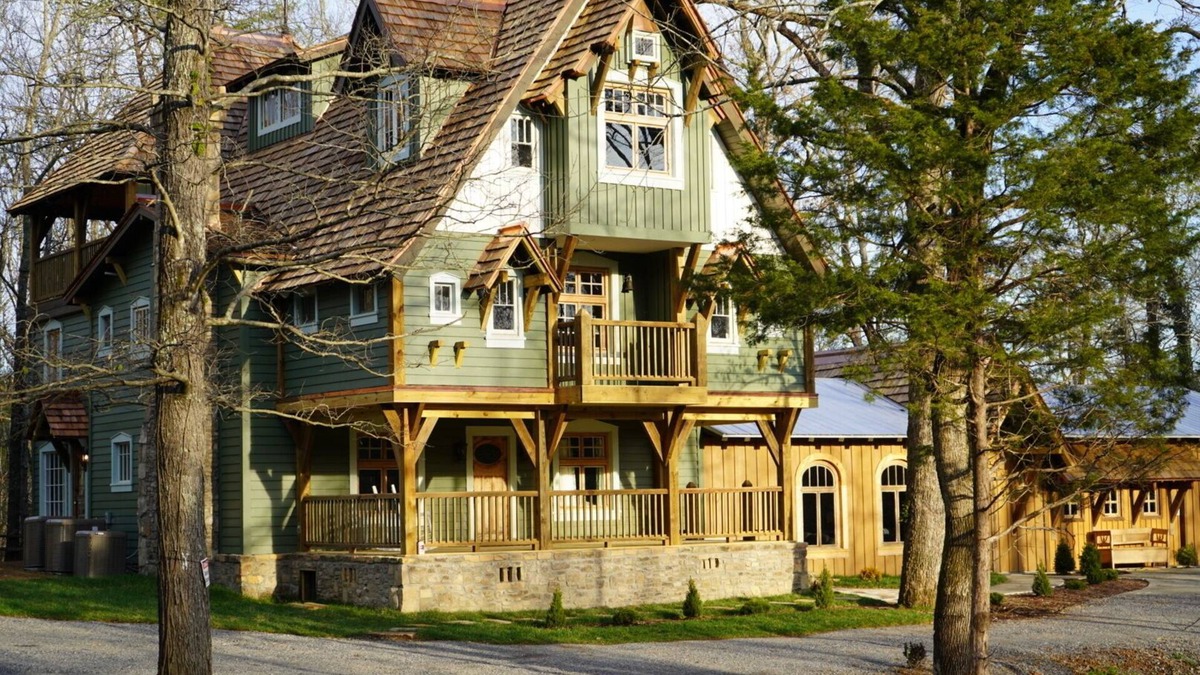 Chickamauga House | sleeps 19-23 20 minutes from Chattanooga and Cloudland Canyon Park