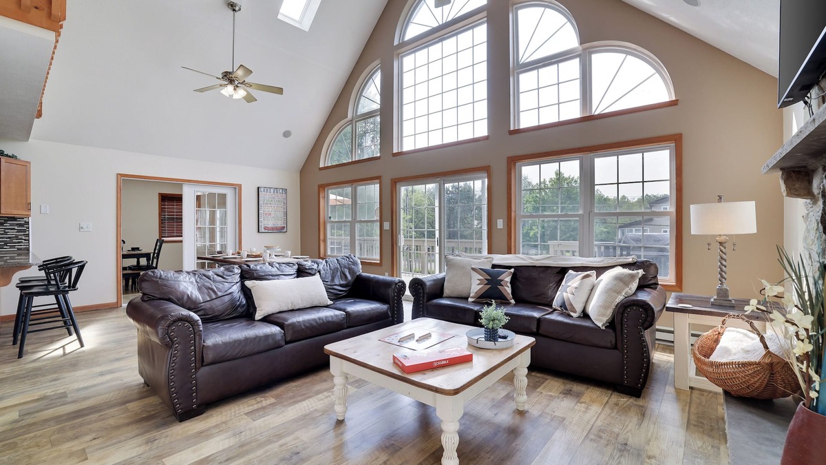 Albrightsville Ski Chalet | Sleeps 20! 1 Min Walk To Lake, Family Reunions, Private Chef Connections!