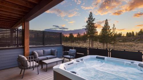 Bend House | Sleeps 20 4 Units 10BDR Hot Tub Near Old Bend DT Aerie by AvantStay