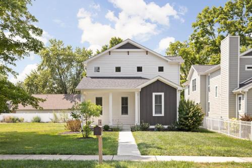 Westfield House | Sleeps 22-Downtown Westfield-Near Grand Park!