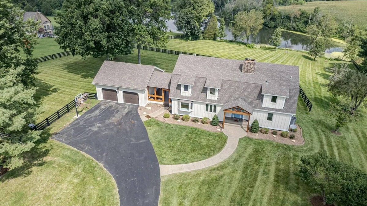 Simpsonville House | Sleeps 24, 6BR, 4BA, Hot Tub