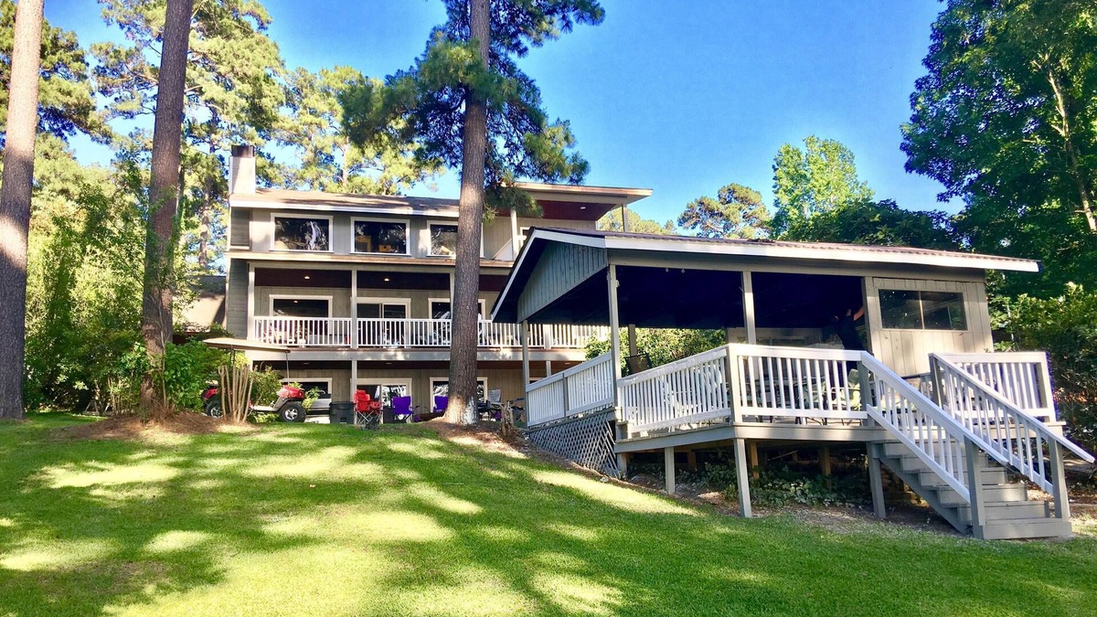 Brookeland House | Sleeps 26.Waterfront Lakehouse on Lake Sam Rayburn. Unbelievable views!