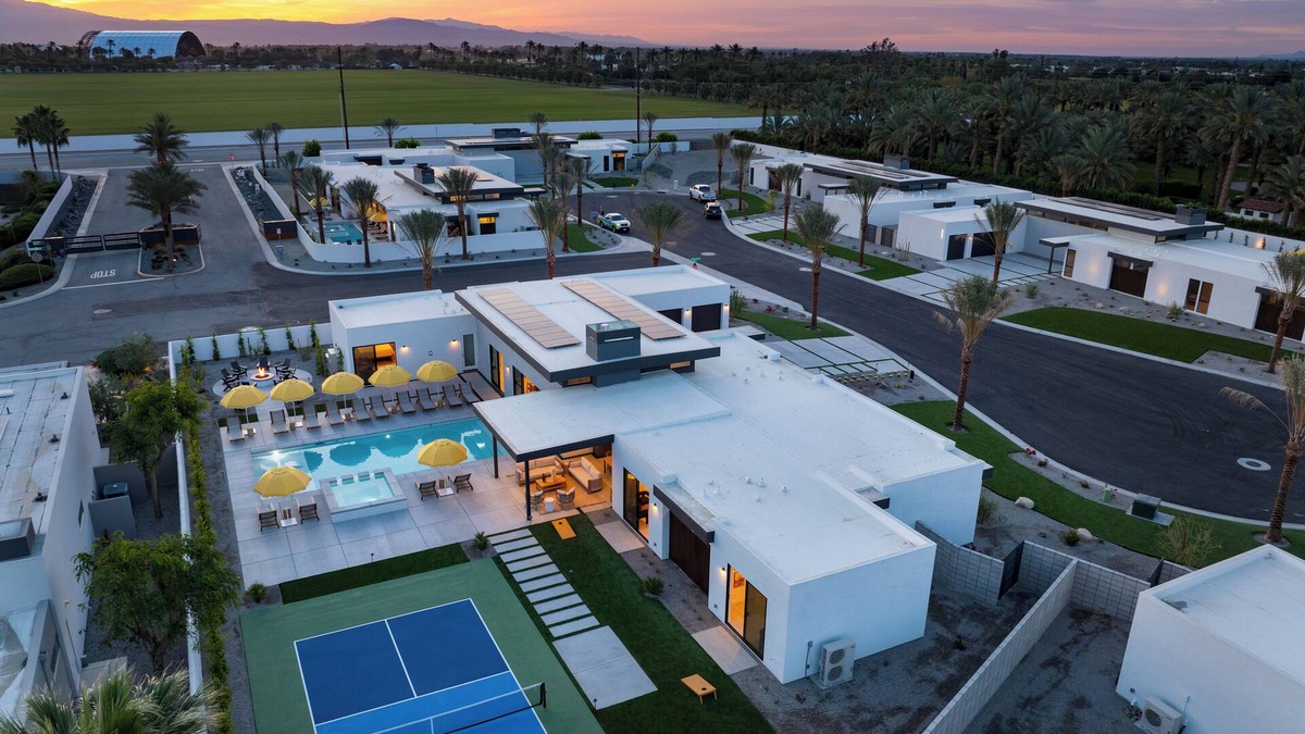La Quinta House | Sleeps 34 | 2 Villas, Pool, Pickleball + Bocce | Polo Villas Elara by AvantStay