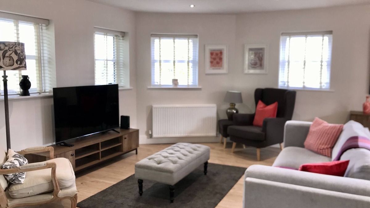 Wisbech Apartment | Sleeps 4 in 2 En-suite bedrooms Apartment just 1/2 mile from Wisbech Town centre