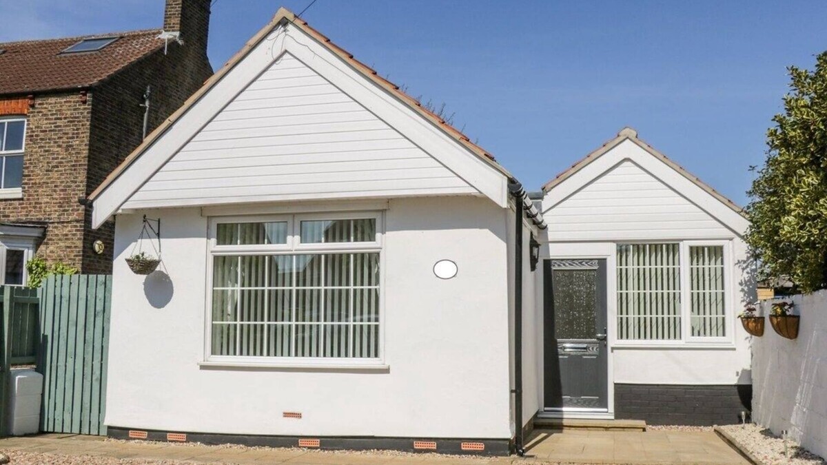 Nafferton House | Sleeps 4|Parking| Fully Equipped |Contractors