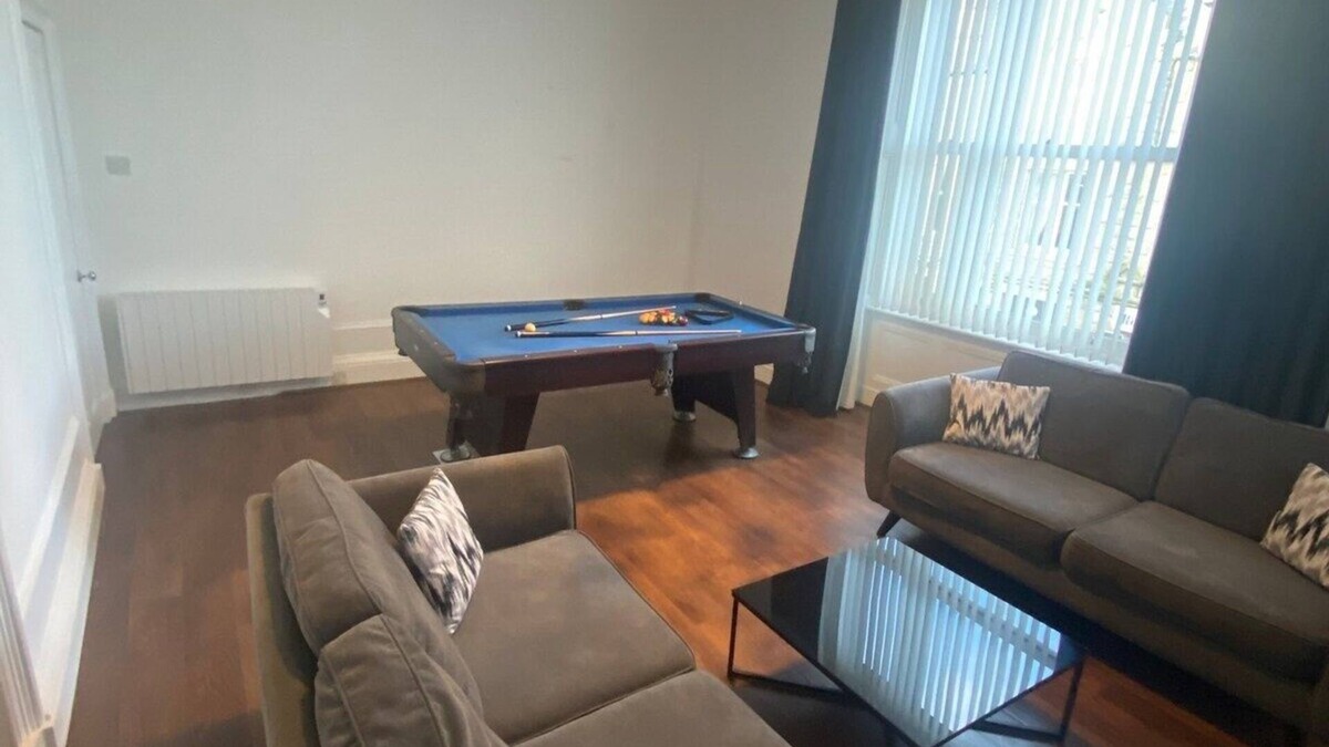 Sandhaven Apartment | sleeps 5, parking, pool table