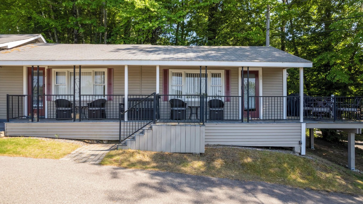 Laconia Condo | Sleeps 6, 2 Bath, Large Private Deck, Beach & Pool
